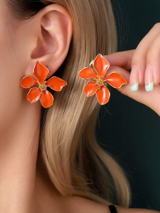 Colossal Floral Shaped Studs by SALTY
